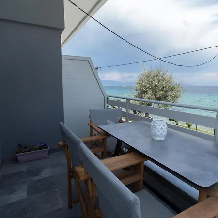 Golden Seaside 2 Apartment Nea Roda Exterior photo